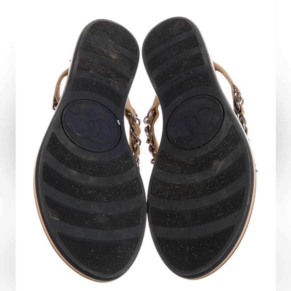Chanel 2015 Interlocking CC Logo Flip Flops
Women’s Size: 8.5 (US 8.5 / IT 38.5) - Picture 4 of 5